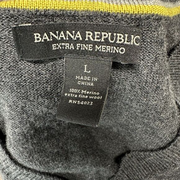 Banana Republic 100% Extra Fine Merino Wool V Neck Sweater Gray Men’s L Preppy - Picture 2 of 7